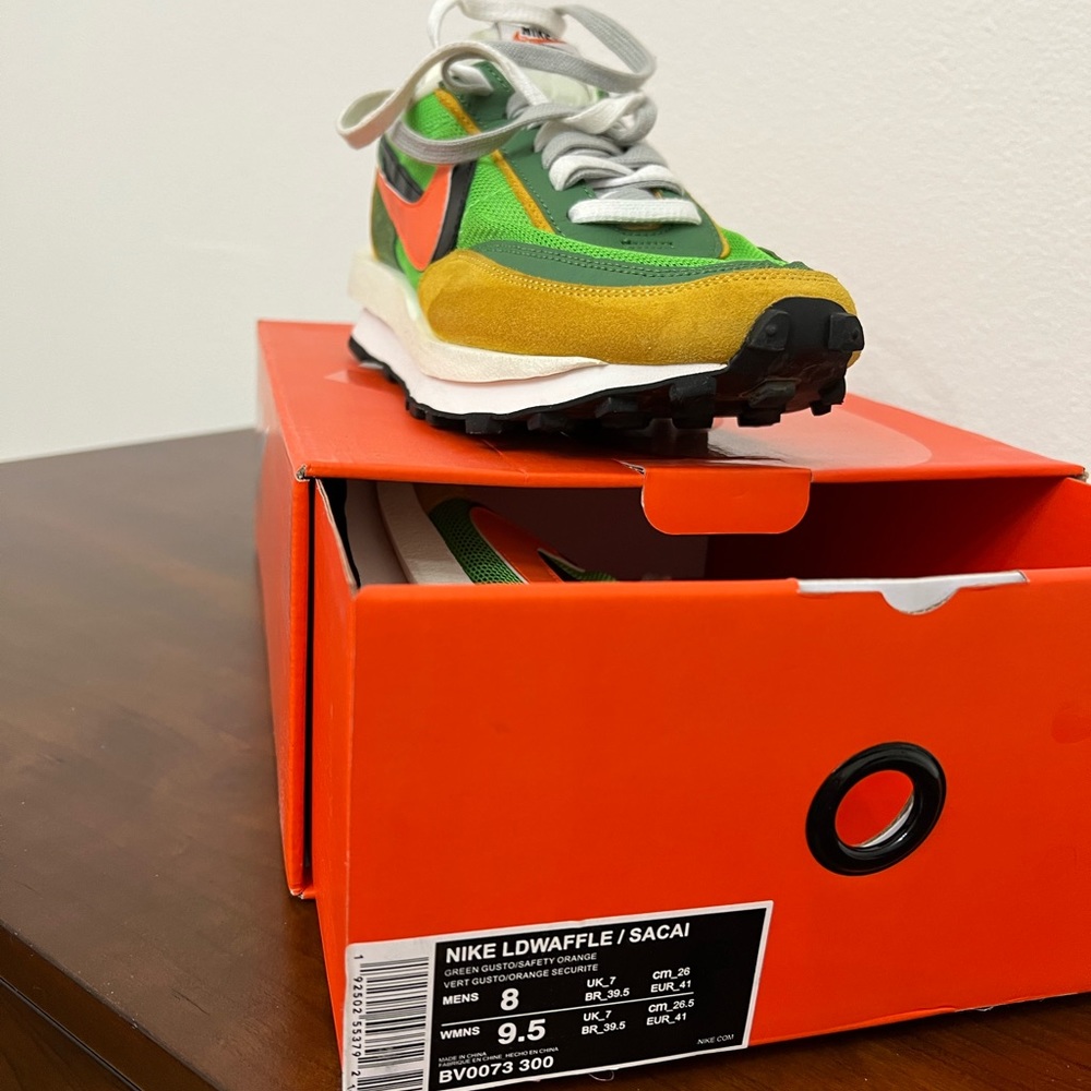 Nike shoe multi color